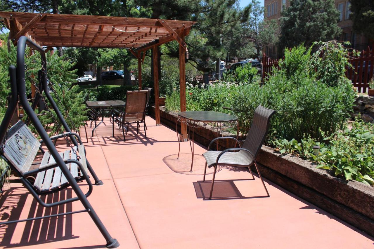 Avenue Hotel Bed And Breakfast Manitou Springs Exterior photo